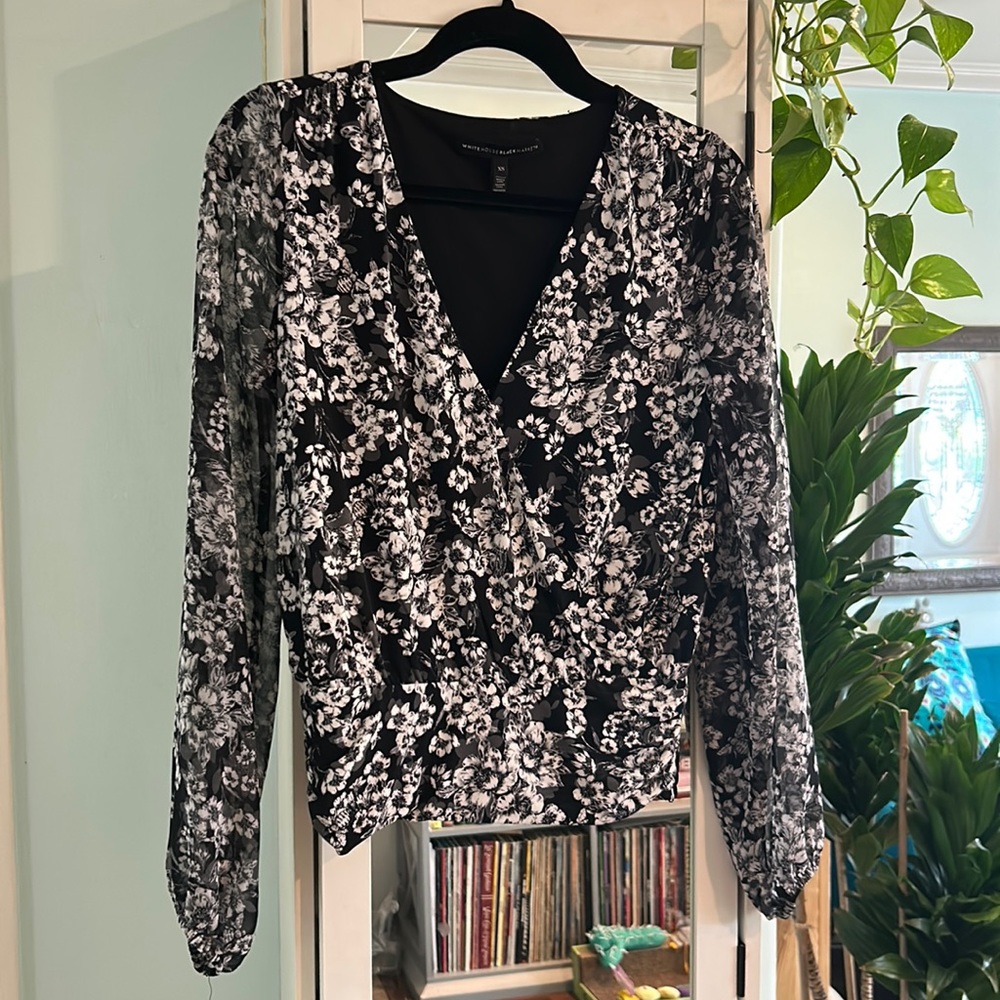 NWOT White House Black Market Floral Blouse Top XS